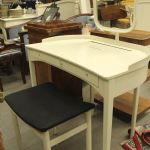 777 4370 DRESSING TABLE